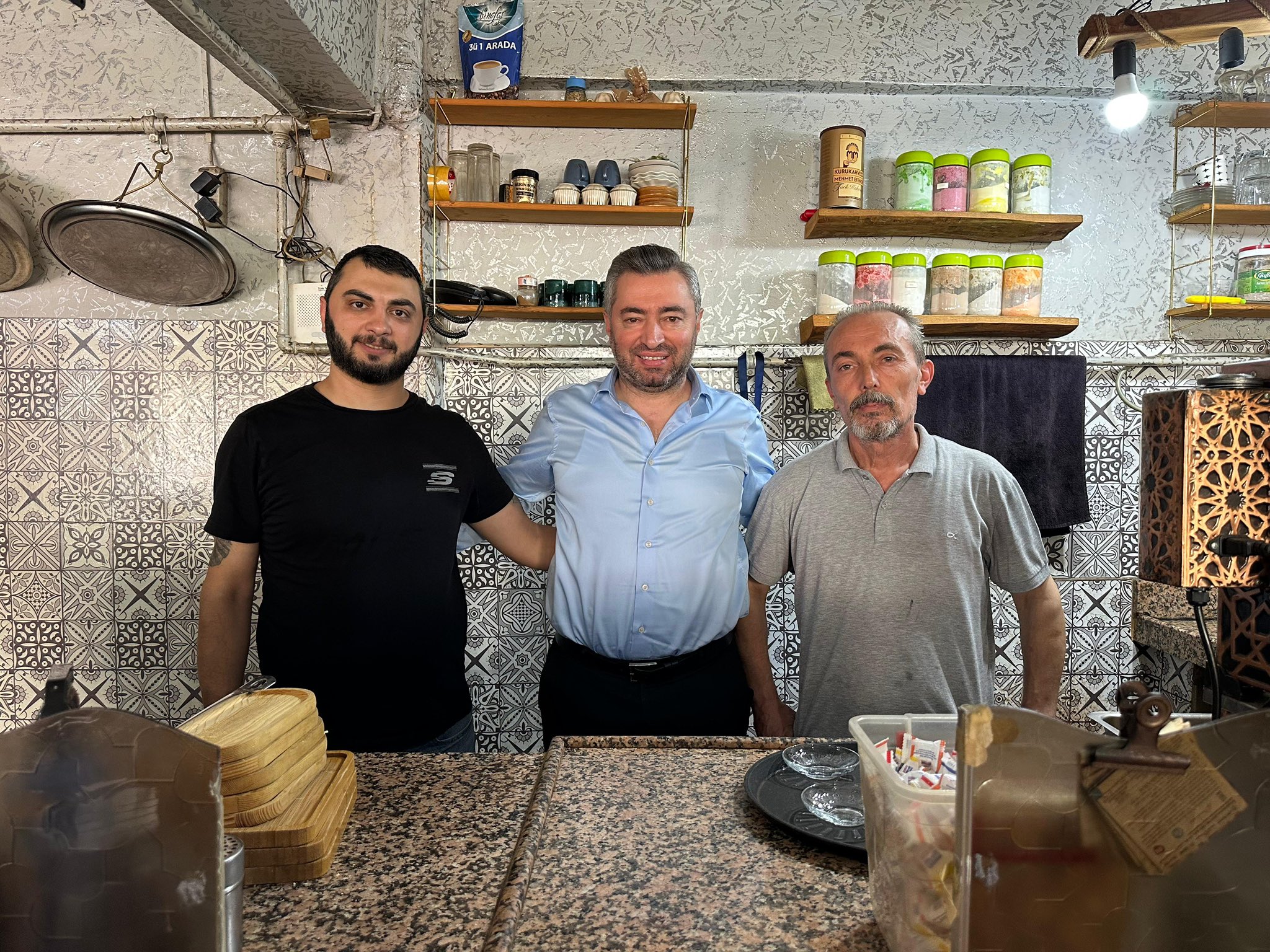 GÜL ÇAY EVİ’NDE ESNAFLA BULUŞTUK