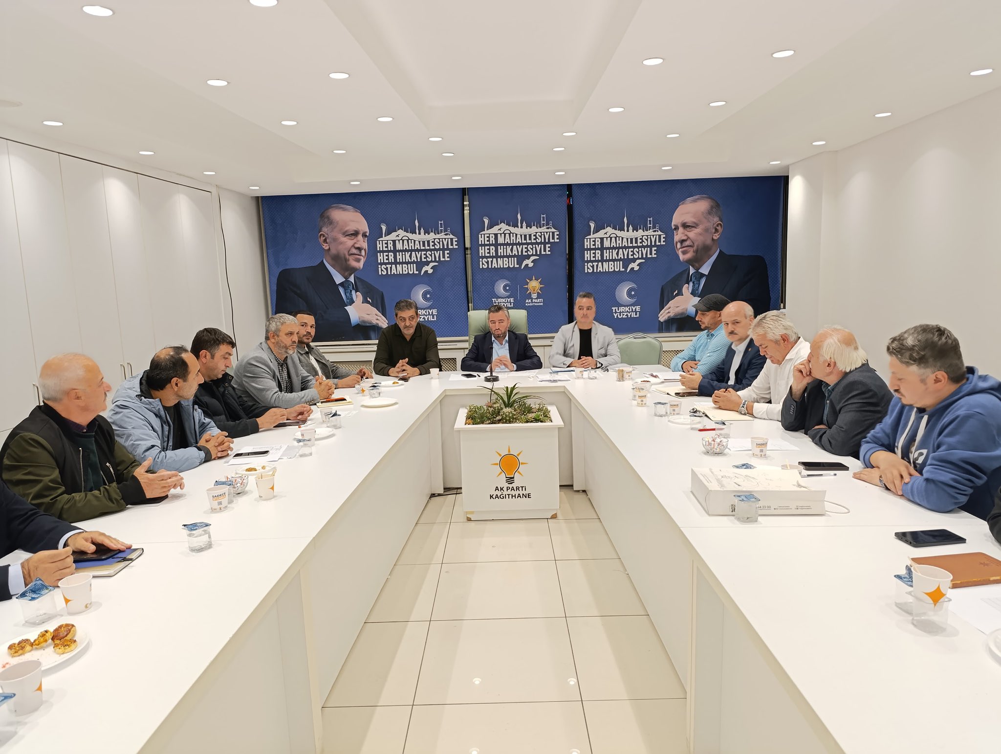 MAHALLE BAŞKANLARIYLA HAFTALIK DEĞERLENDİRME TOPLANTISI