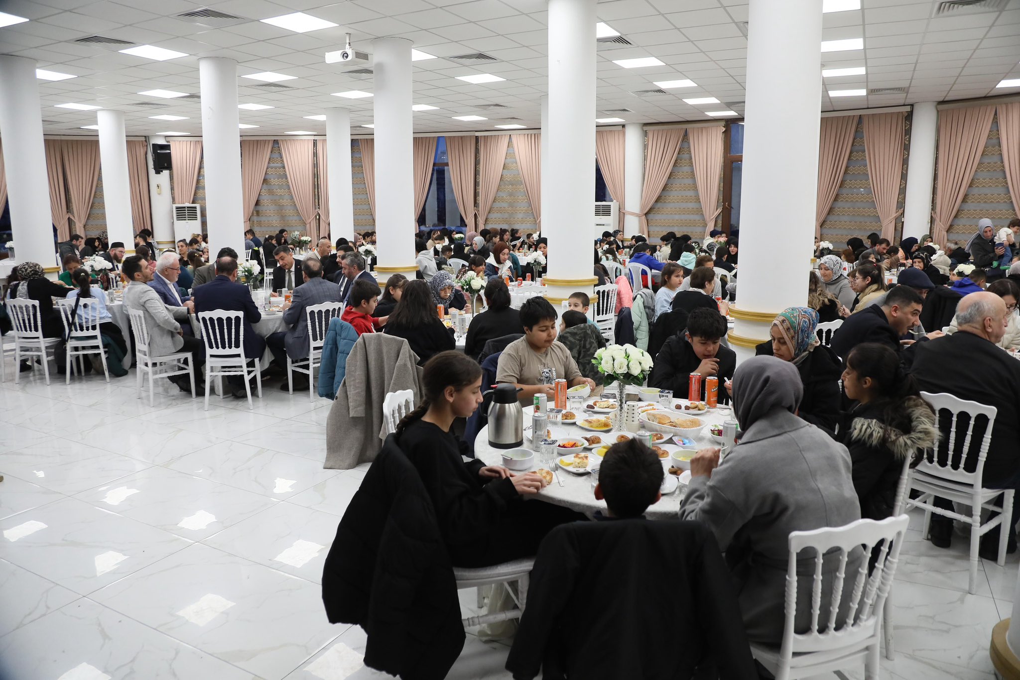 YETİM AİLELERİ İFTAR PROGRAMINDA BİR ARAYA GELDİK