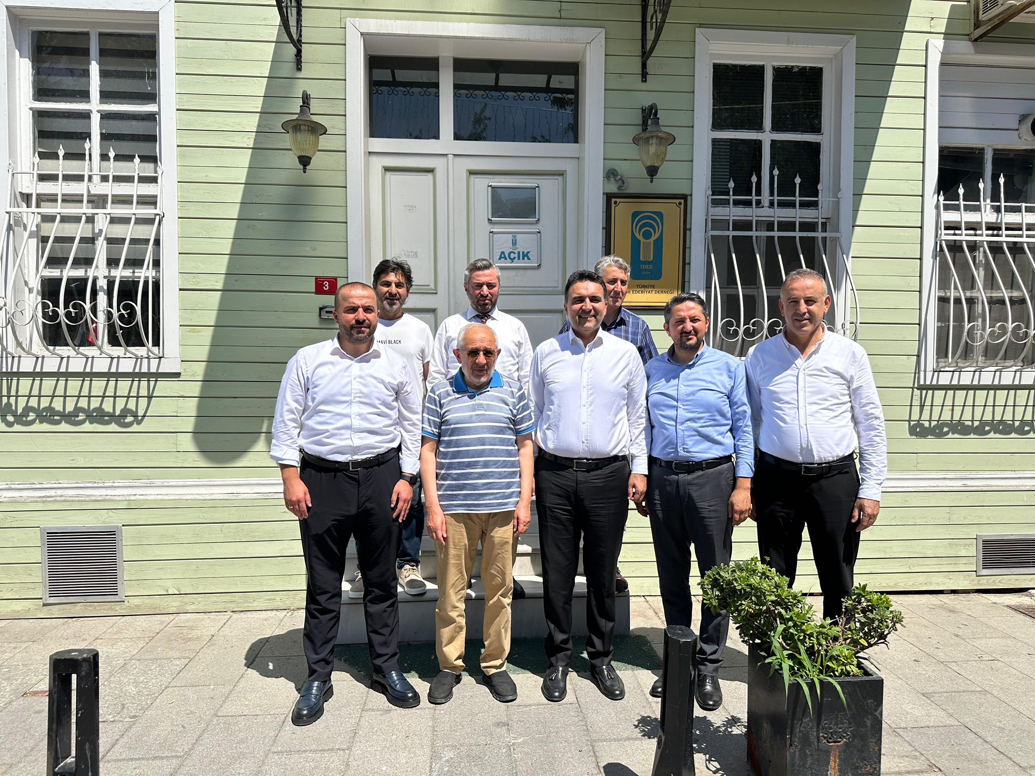 EKREM ERDEM’E NEZAKET ZİYARETİ